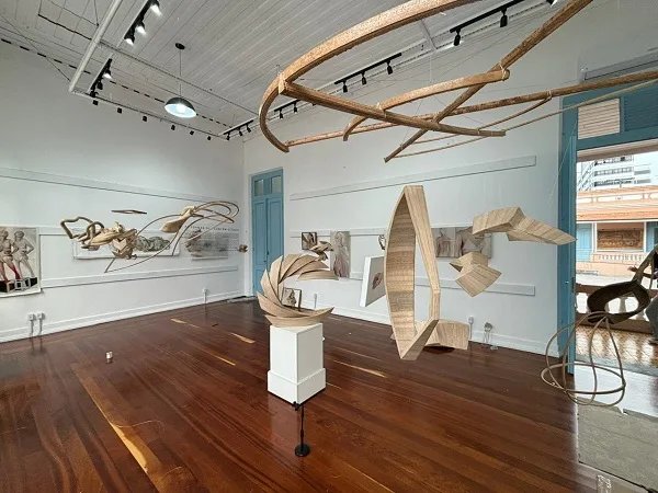 Vista da exposição na Casa da Cultura Dide Brandão, em Itajaí